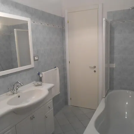 בית הארחה Gino's House פיזה