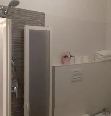 בית הארחה Gino's House *